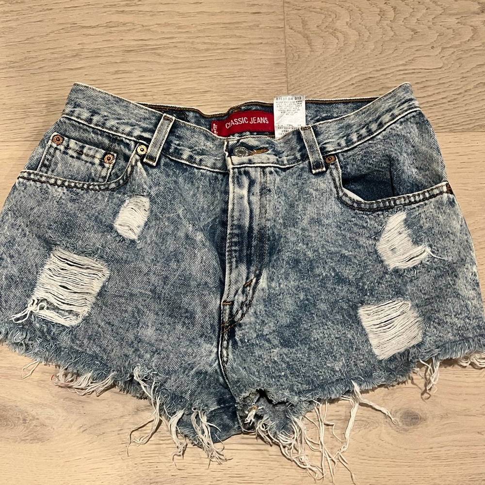 Vintage Levi’s jean shorts